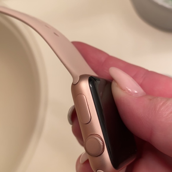 Apple Watch series 1. 38mm - Picture 3 of 8